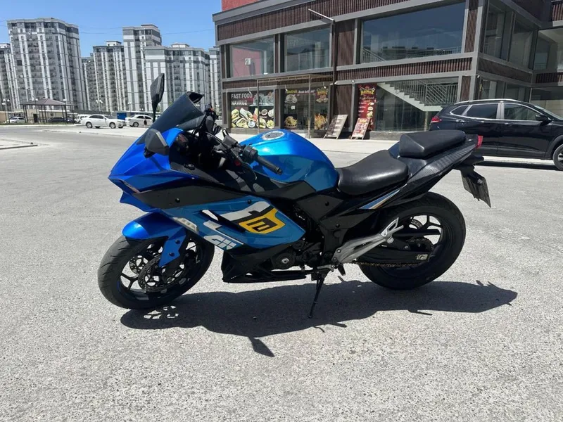 Мотоцикл Kawasaki replica 400 kub 4