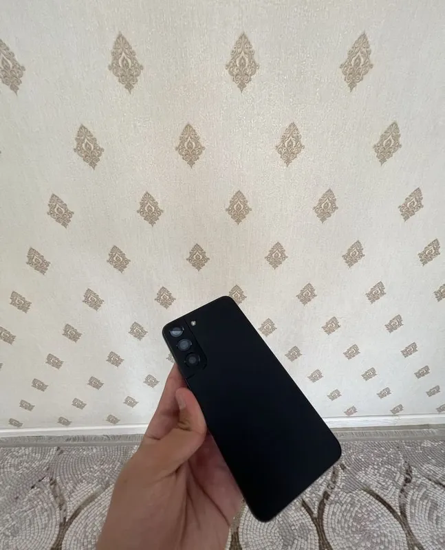 Samsung S22 5g (Black) 3