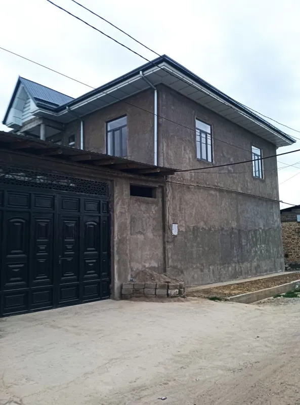 Uy sotiladi 4.5 sotx muljal Orom kafesi atrofida 10
