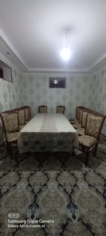 Mehmon xona uchun stol-stul yangidek