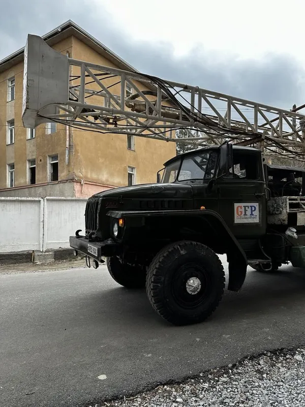 Продаётся буровая установка на шасси УРАЛ 1