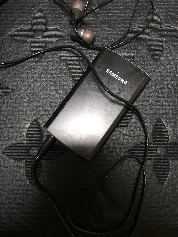 Assalom alekum Mp4 Player Sotiladi Original Samsung