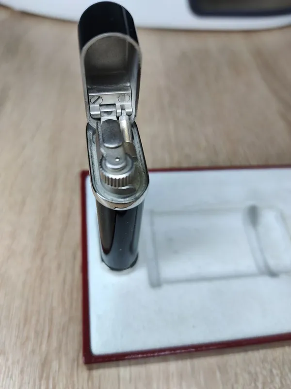 Cartier зажигалка оригинал с коробкой и документами — фото 3