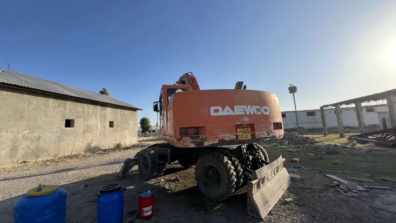 Daewoo 200 ekskavator 2003-yil narxiga bemalol arziydi. 3