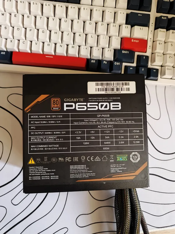 Блок питания Gigabyte p650b 80+bronze
