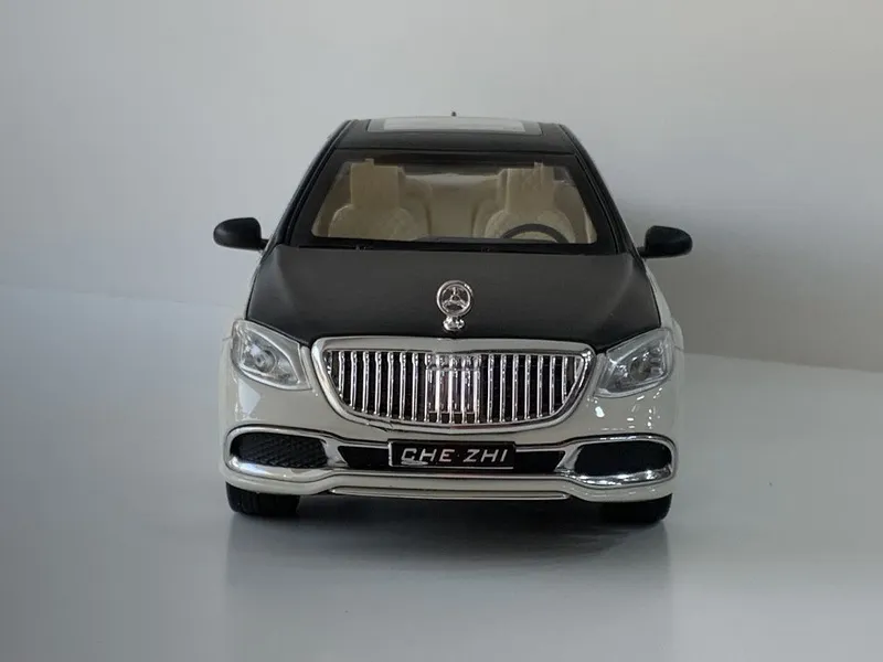 Modelka Mercedes-Benz Maybach S600 1:24 2