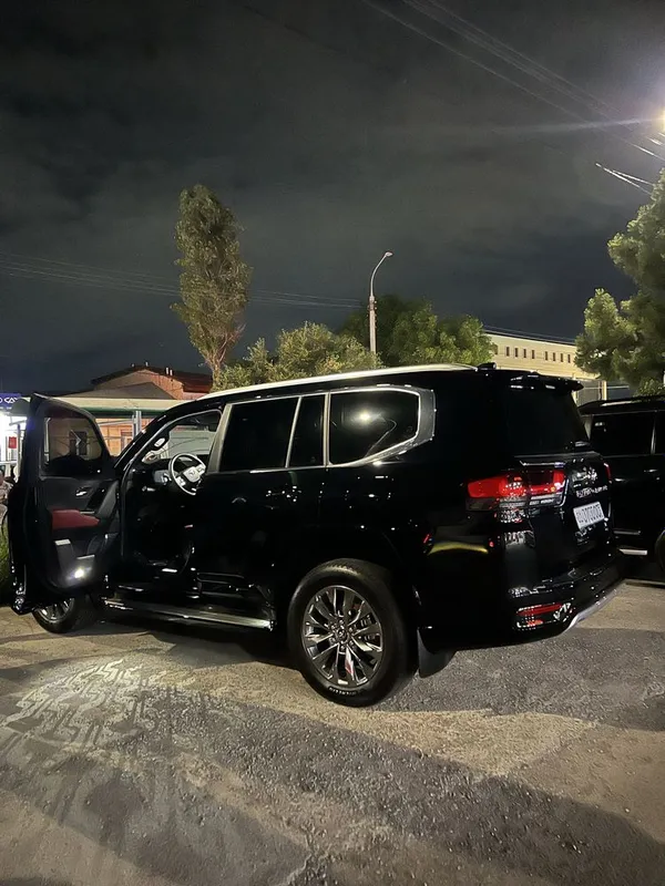 Toyota Land Cruiser 300
