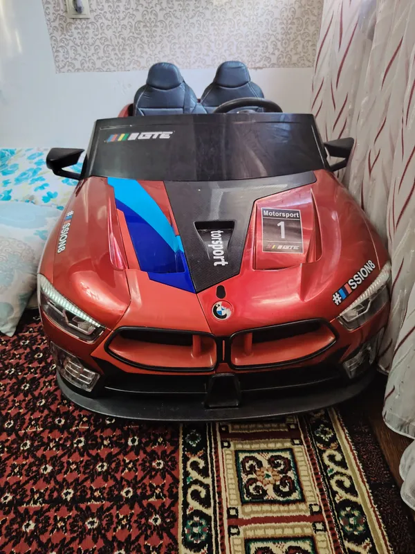BMW elektormobil bolalar uchun