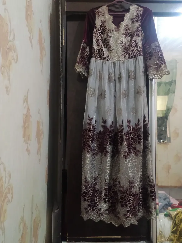 ayollar qizlar uchun kiyimlar