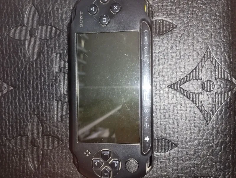 Продаётся оригинальная PSP Street, чёрная 2 Продаётся оригинальная PSP Street, чёрная 2