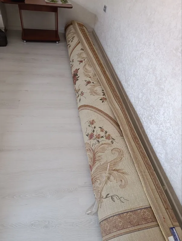 Продаётся ковёр. Продаётся ковёр.