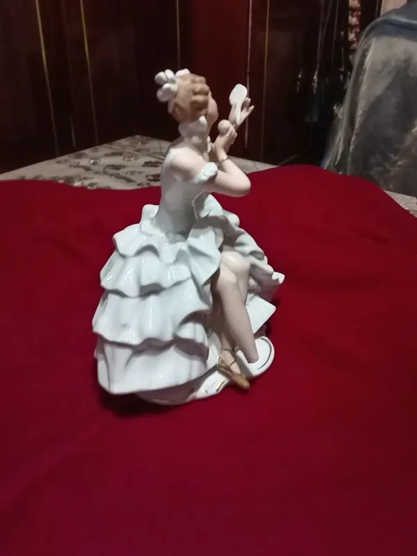 Статуэтка из фарфора — фото 2