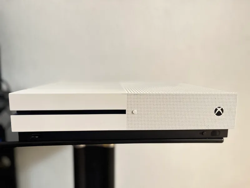 xbox one s 1 TB 8 игры — фото 1