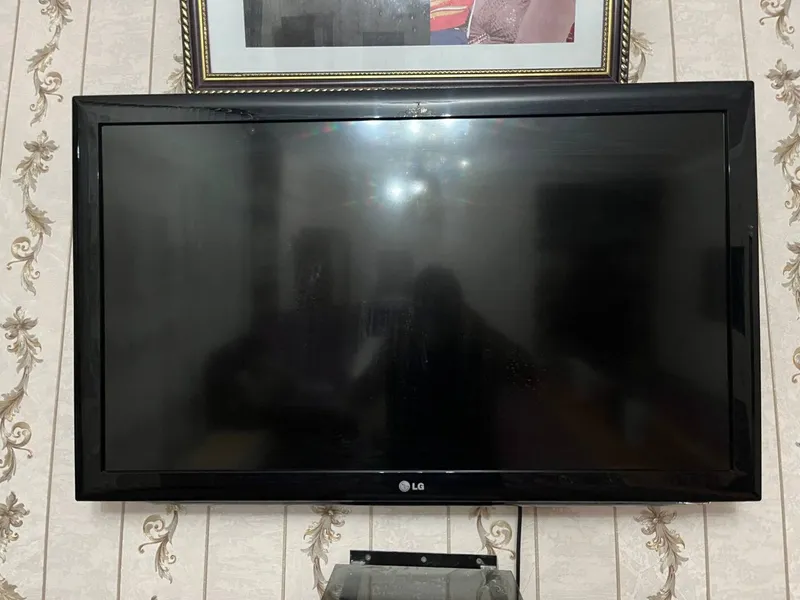 Телевизор LG сатылады.