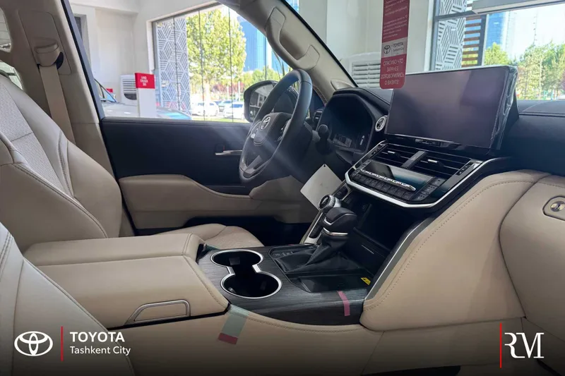 Toyota Land Cruiser 300 Luxury 5 местный 6 Toyota Land Cruiser 300 Luxury 5 местный 6