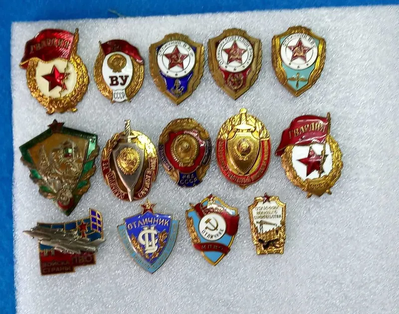 значки знаки СССР тяжелый металл отличники 14шт. — фото 1