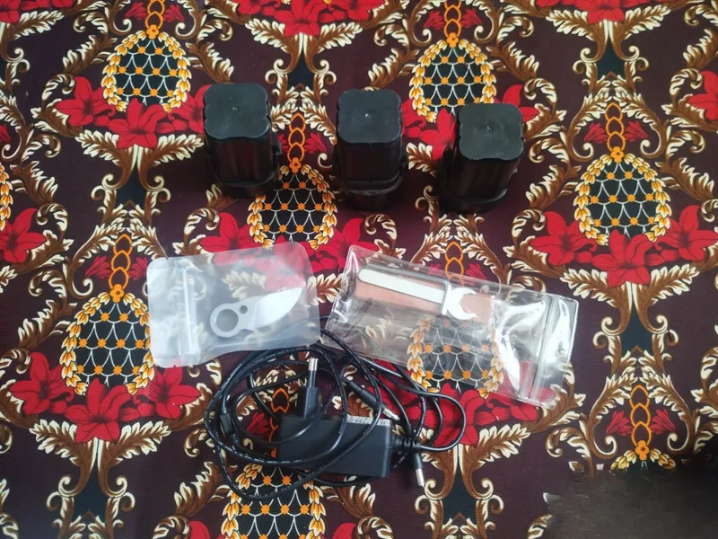 ITAL elektr sekator 3 ta akkumulyator bilan 2 ITAL elektr sekator 3 ta akkumulyator bilan 2