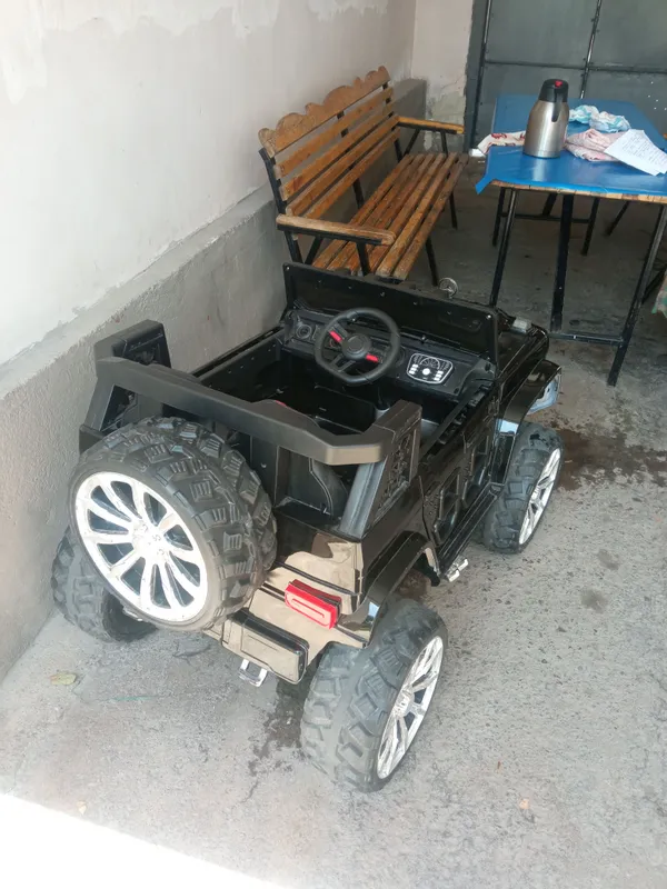 mashina sotiladi narxini kelishimiz 1