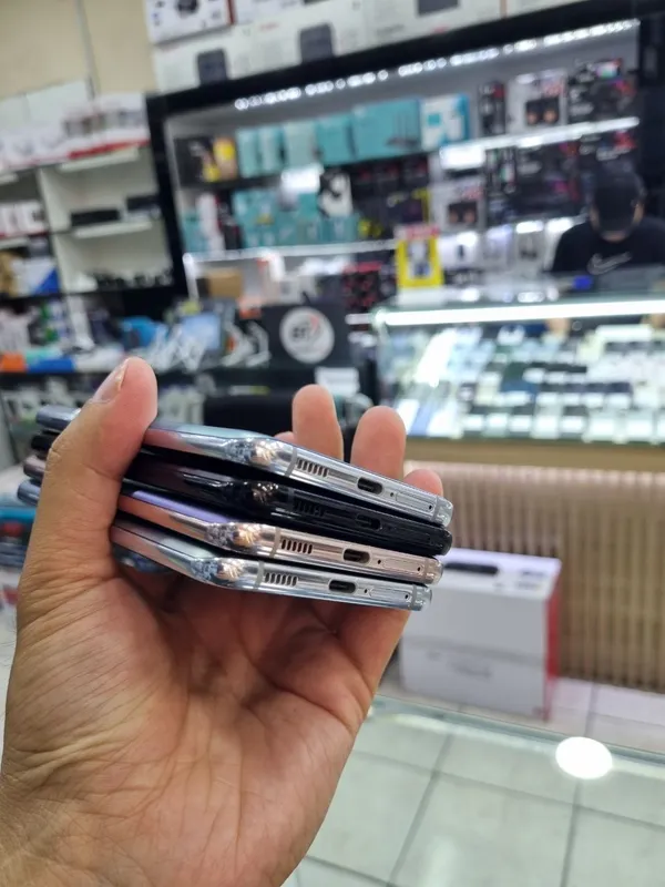 samsung s 21 plus 5 G 3