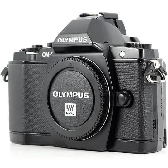 Olympus OM-D E-M5 + 3 объектива