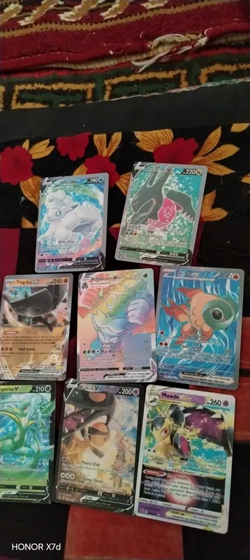 Pokemon kartalari to'plami (yaltiroq) Pokemon kartalari to'plami (yaltiroq)