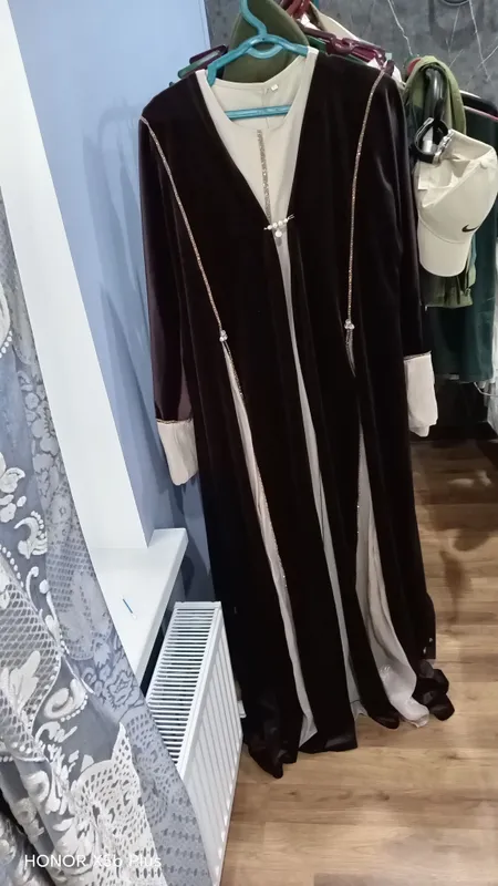 Abaya yangi kiyilmagan narxi [500] beshyuzming som