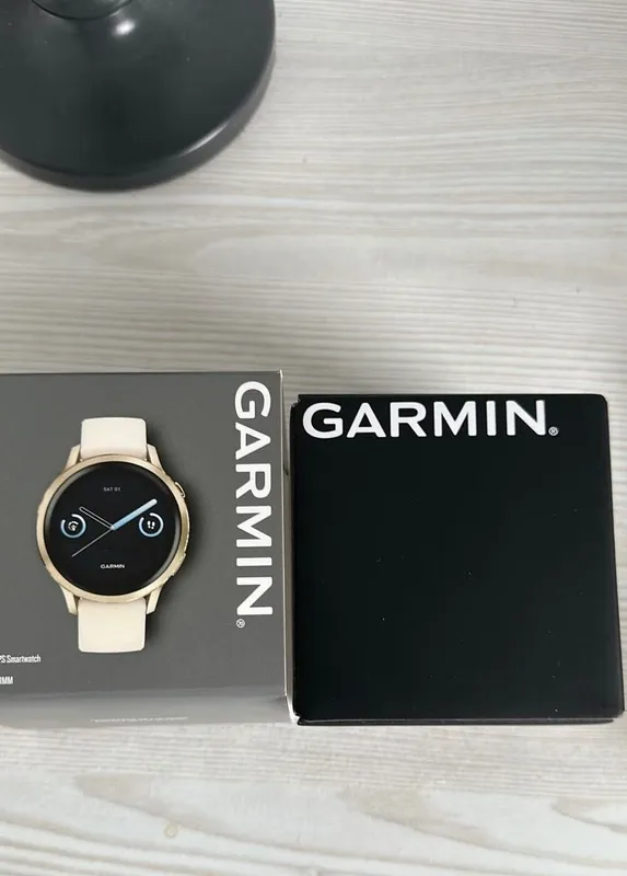 Смарт-часы Garmin VENU® 4 – 41 mm, Lunar Gold with Bone Silicone Band 3 Смарт-часы Garmin VENU® 4 – 41 mm, Lunar Gold with Bone Silicone Band 3
