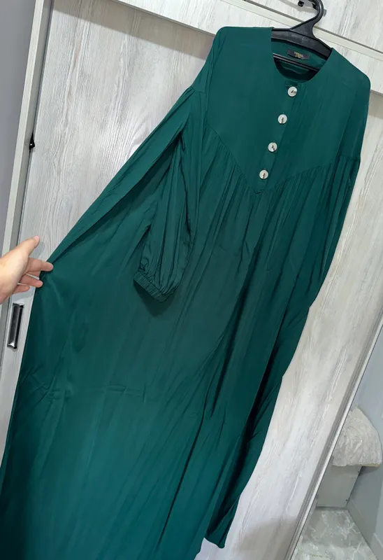 Juda chiroyli, kamtarona uzun abaya ko‘ylagini sotaman 3 Juda chiroyli, kamtarona uzun abaya ko‘ylagini sotaman 3