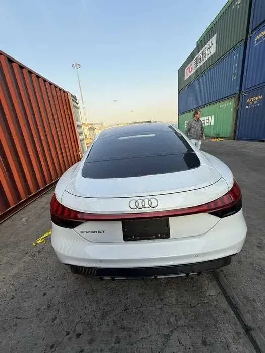Audi e-tron GT, naqd va halol nasiya — фото 3