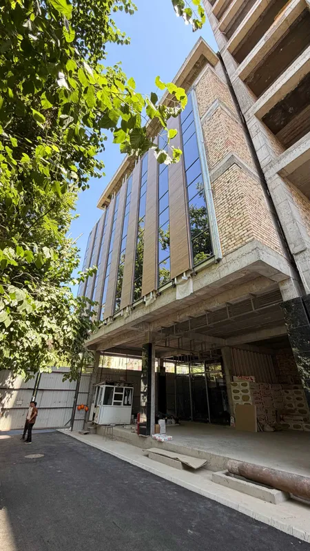 Продаётся гостинца + Бизнес центр в Яккасарайском районе — фото 1