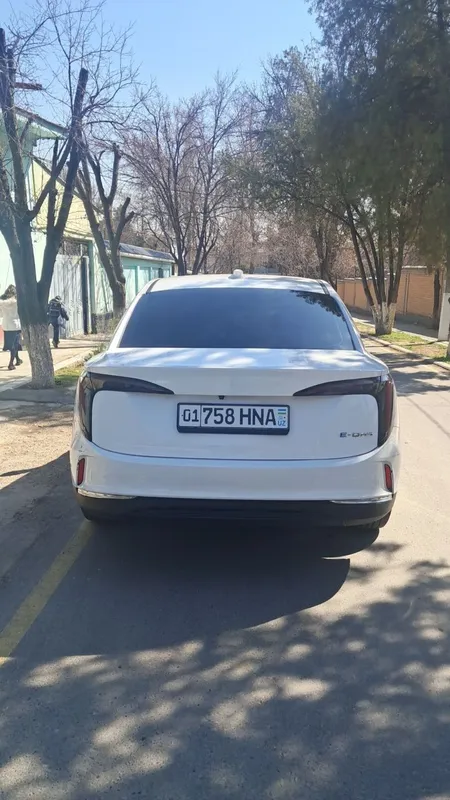 HONGQI EQM-5 elektrababil sotiladi. 4 HONGQI EQM-5 elektrababil sotiladi. 4