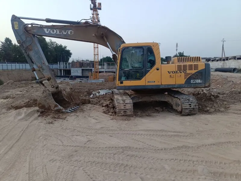Экскаватор гусеничный VOLVO EC210 BLK 2013 йил 29000 моточас ишлаган