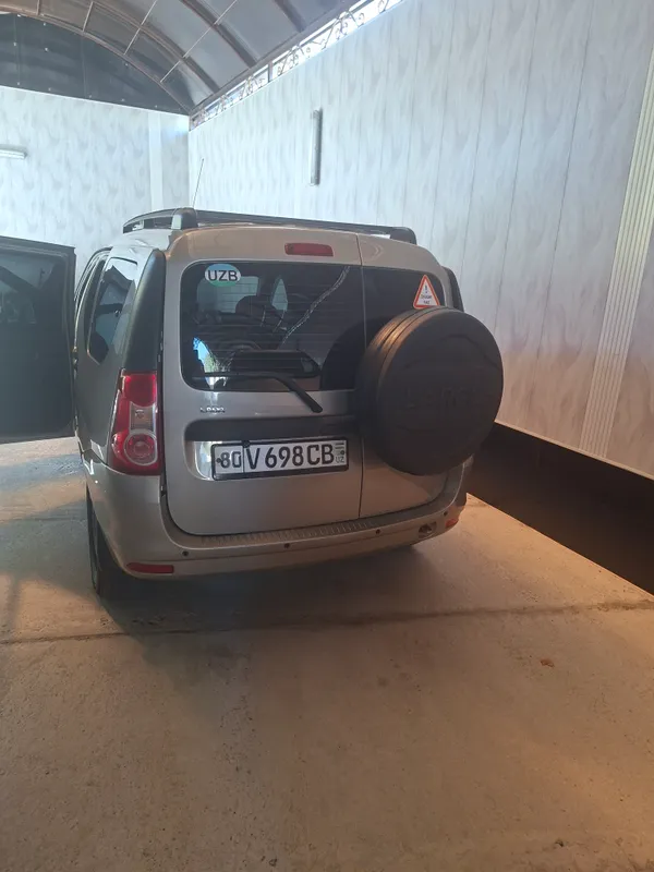 Lada Largus 2014 1