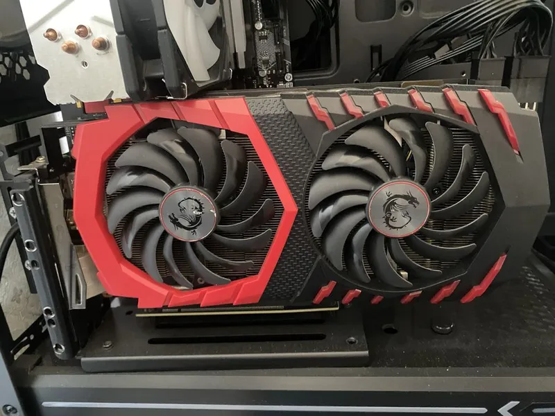 Vidyo karta Msi 1070 1 Vidyo karta Msi 1070 1