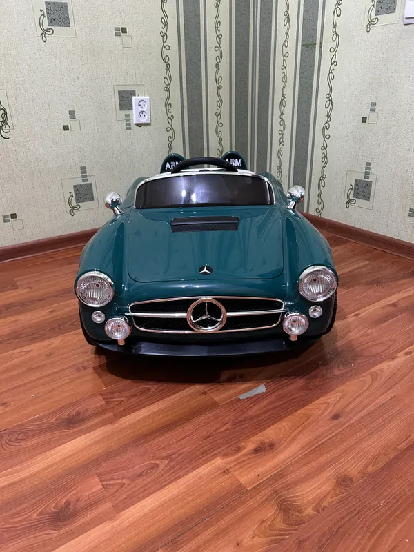 продаю детскую машинку Mercedes 300 SL roadster продаю детскую машинку Mercedes 300 SL roadster