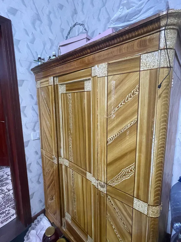 Shkaf sotiladi srochni 1 Shkaf sotiladi srochni 1