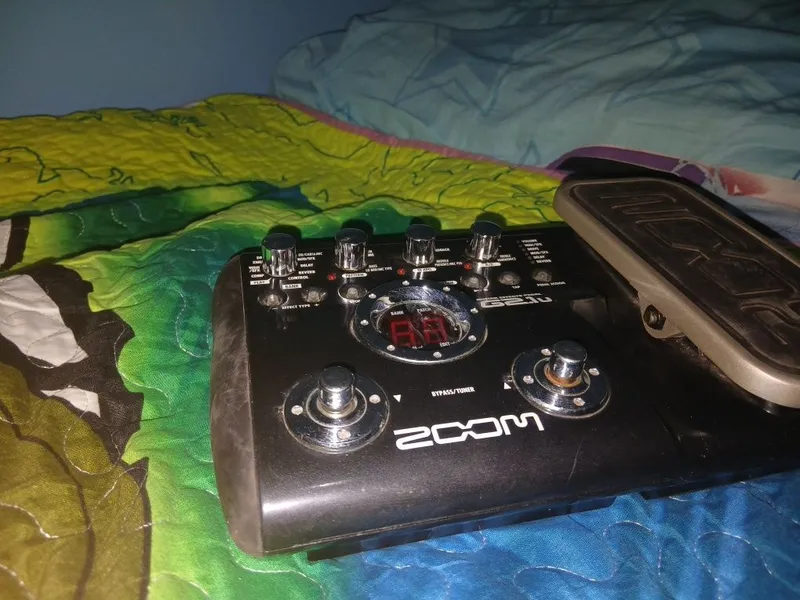 Zoomg2.1u guitar effect pedal