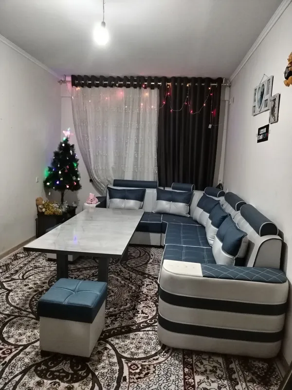 Ugalok stoli 2 ta pufigi bilan holati yaxshi