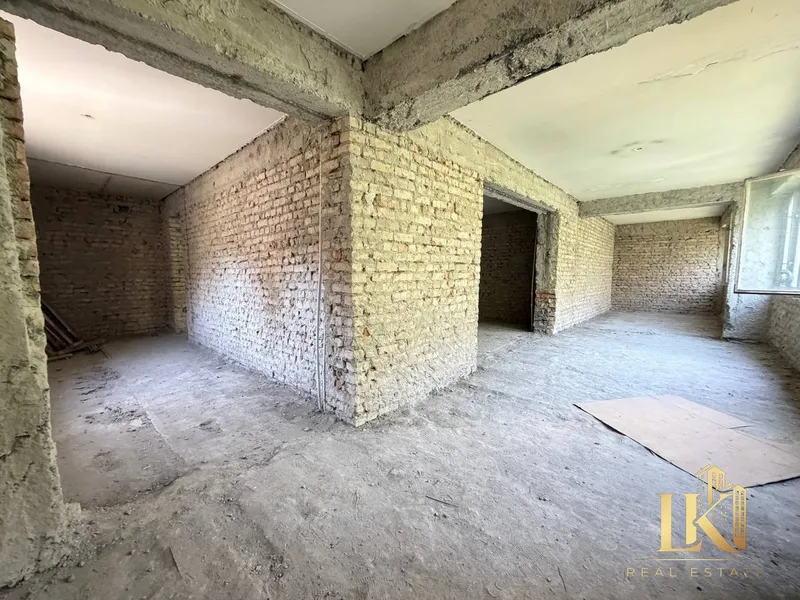Darxonda 4 xonali kvartira (maxsus reja) sotiladi 7