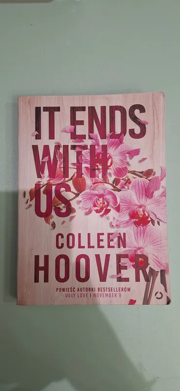 "It ends with us" kitobi