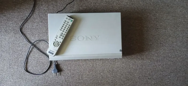 Video-magnetofon sony. 2 Video-magnetofon sony. 2