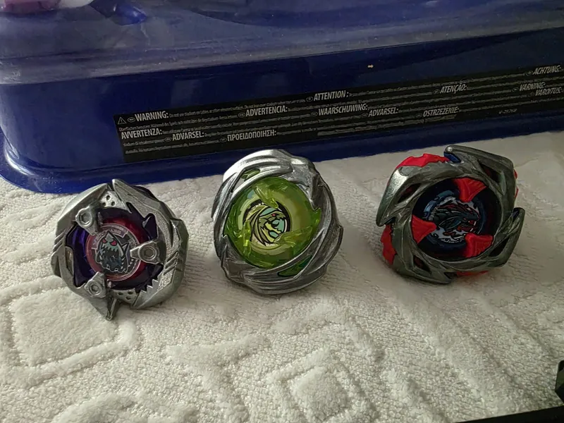 Beyblade X: арена + 3 волчка + 2 лаунчера 2 Beyblade X: арена + 3 волчка + 2 лаунчера 2