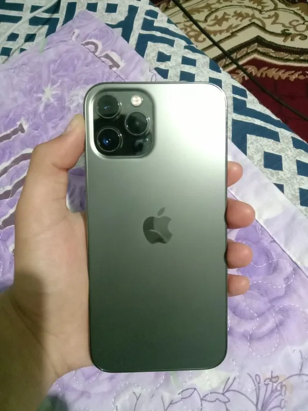 Iphone 12pro max sotiladi srochna obmenam bor 1