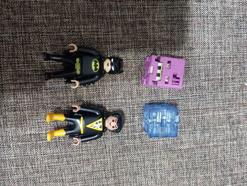 Продам фигурки из Dc и Minecraft ( Kinder Joy ) 2