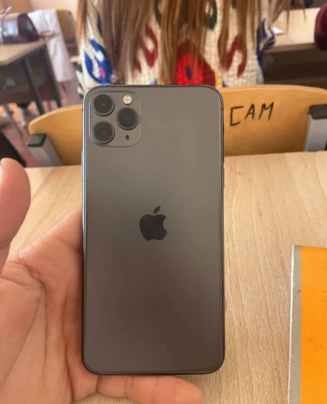 iPhone 11 Pro Max 64 GB 2 iPhone 11 Pro Max 64 GB 2
