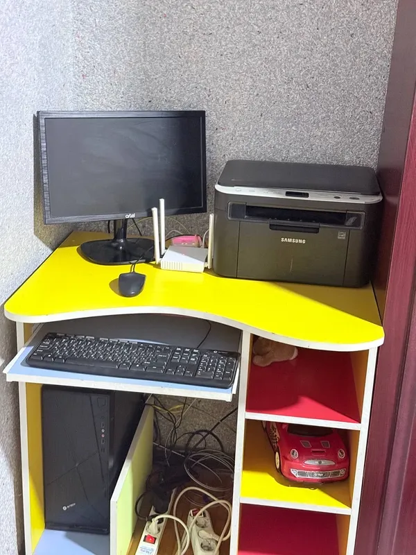 Kompyuter printer va mebeli