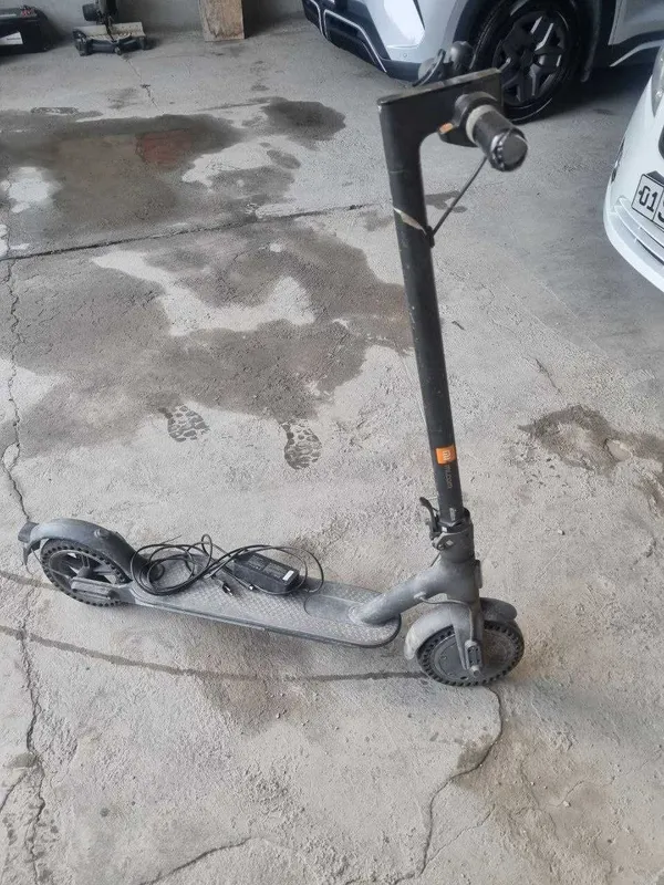 Продам электросамокат Xiaomi Mi Electric Scooter Essential (оригинал).