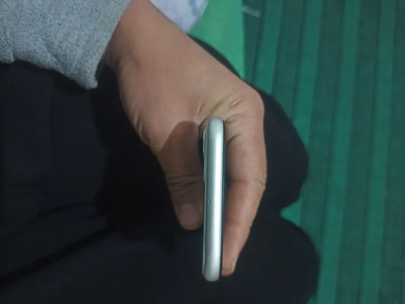 iphone 11 sotiladi