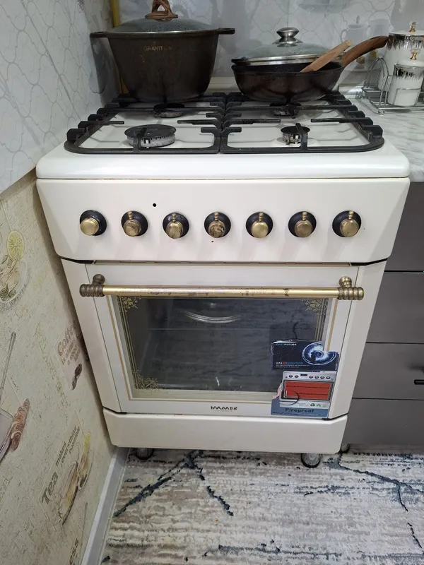 Продаю газ плиту 1