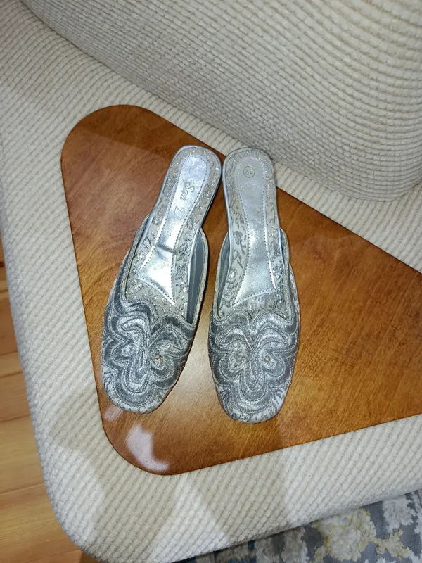 Ayollar poyabzali
